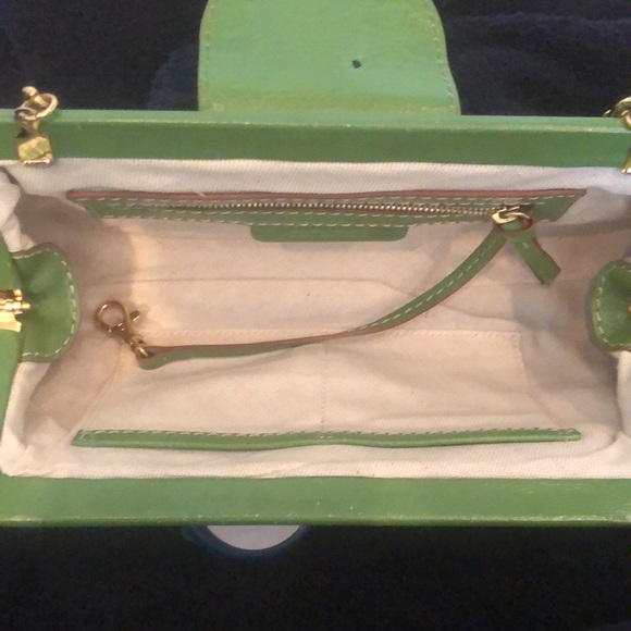 Green Michael Kors versatile clutch with gold hardware - Picture 4 of 12